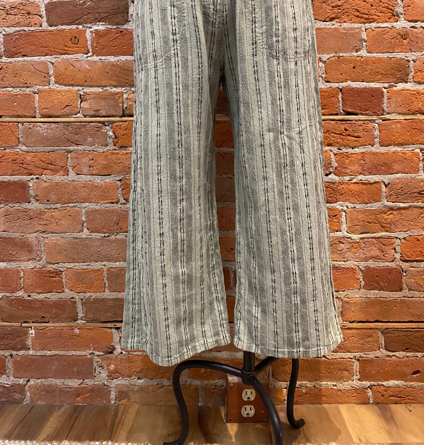 Cut Loose - Women's Easy Crop Linen Stripe Pants
