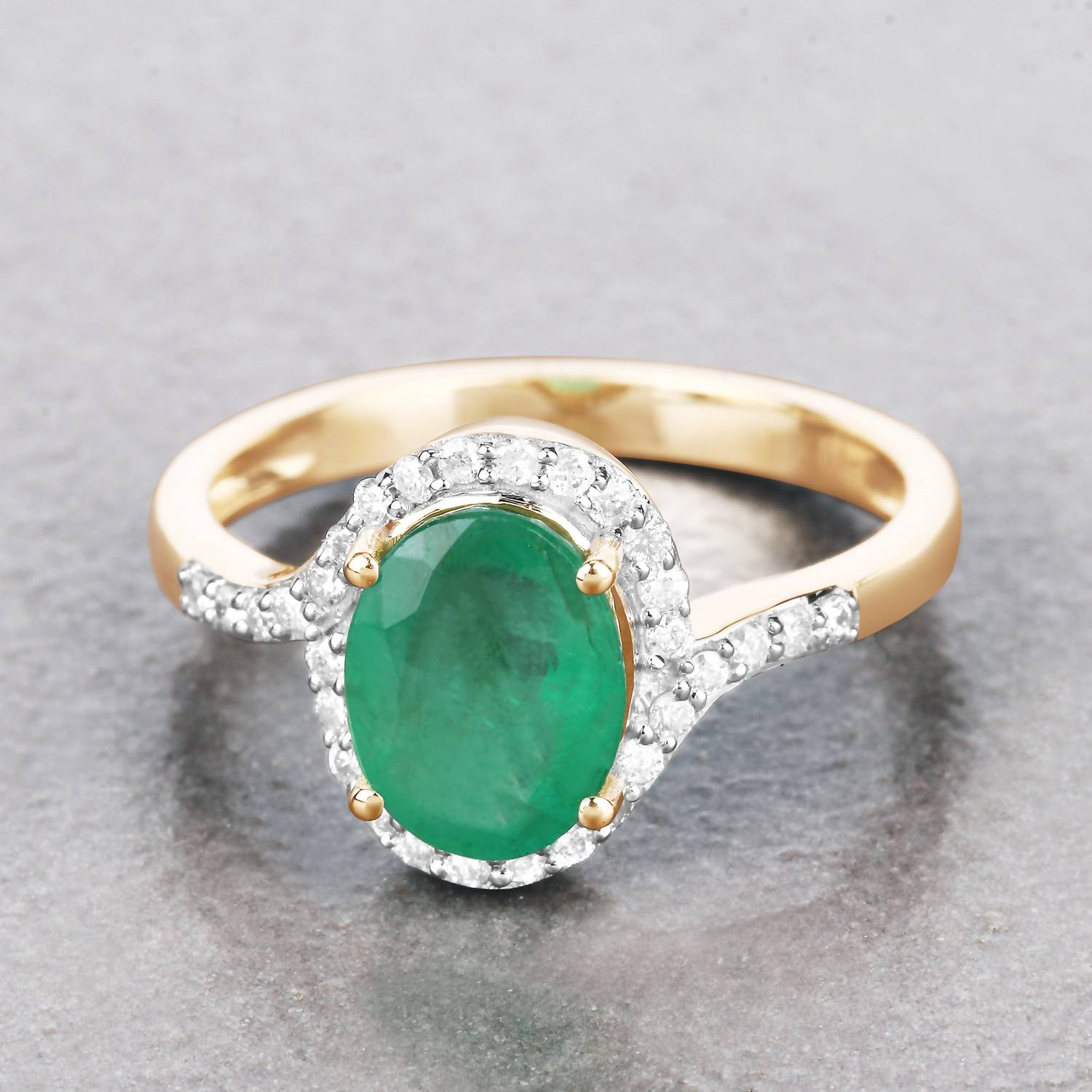 Diana M Jewels Women's Oval Natural Zambian Emerald Fashion Ring (1.92 Ct) - Classic in 14k yellow gold - women's jewelry - detail view