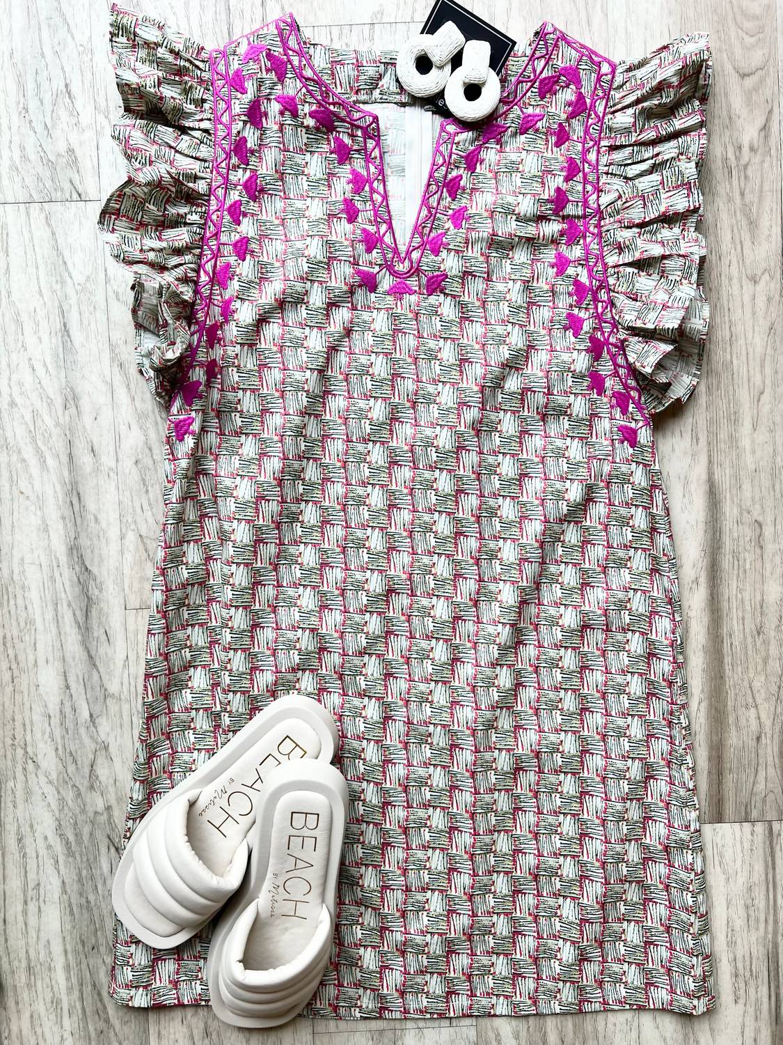 Voy - Women's Embroidery Detail Shift Dress