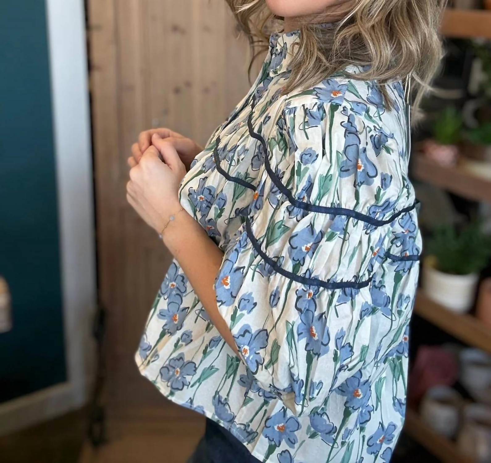 Ee:Some - Bell Top With Puff Sleeve