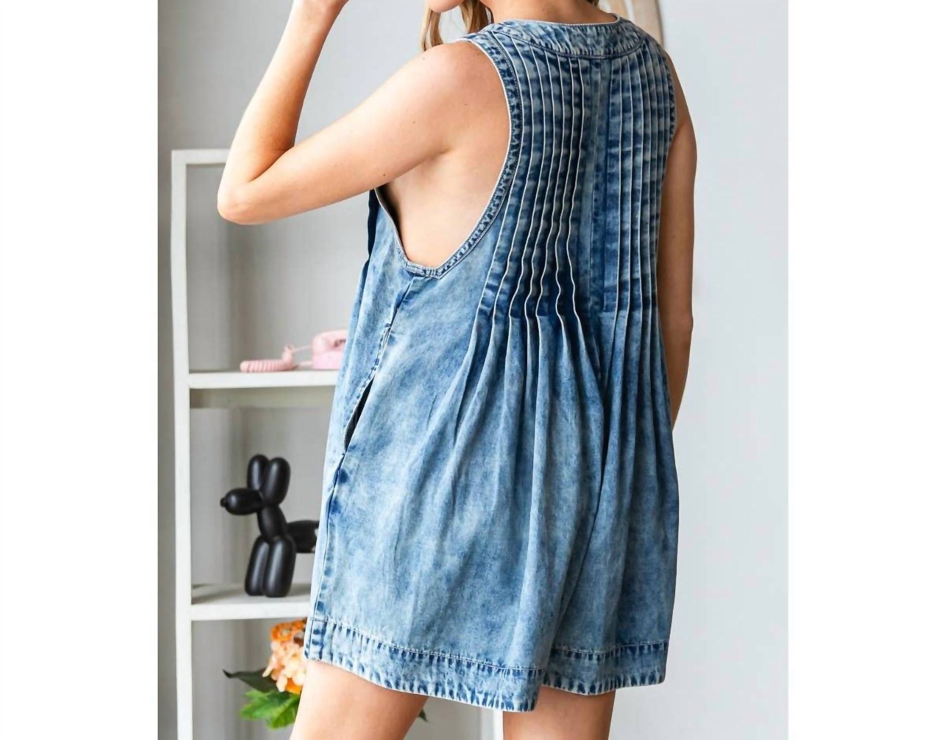 Veveret - Front Pleated V Neck Sleeveless Romper