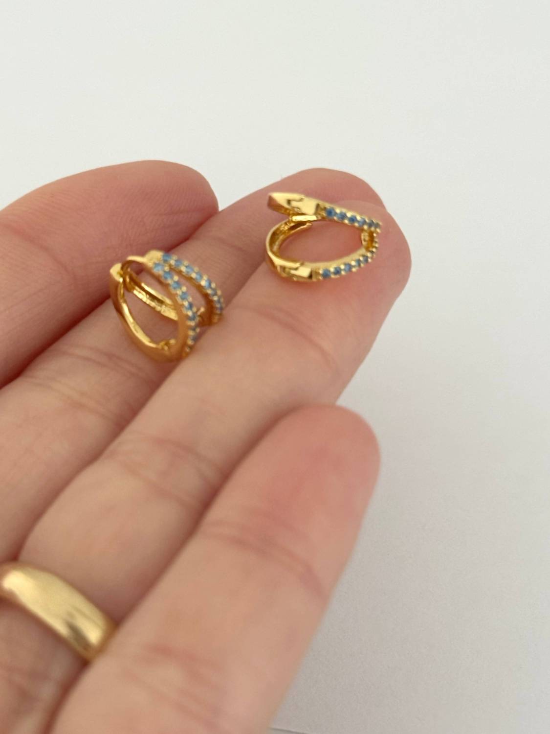 Tramps+Thieves - Women's Janine Huggies earrings