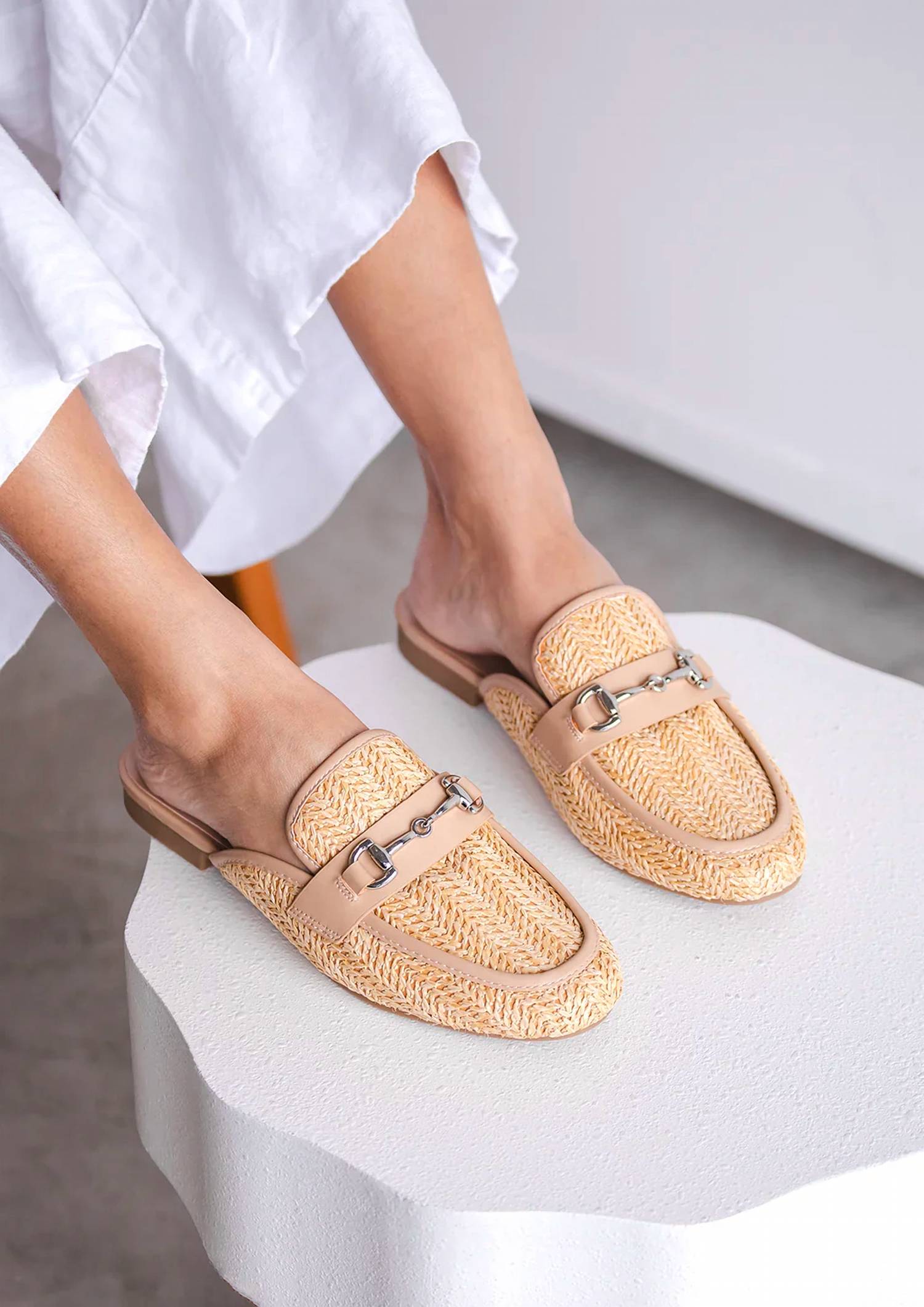 Mia - Women's Desz Slip-on Woven Mules