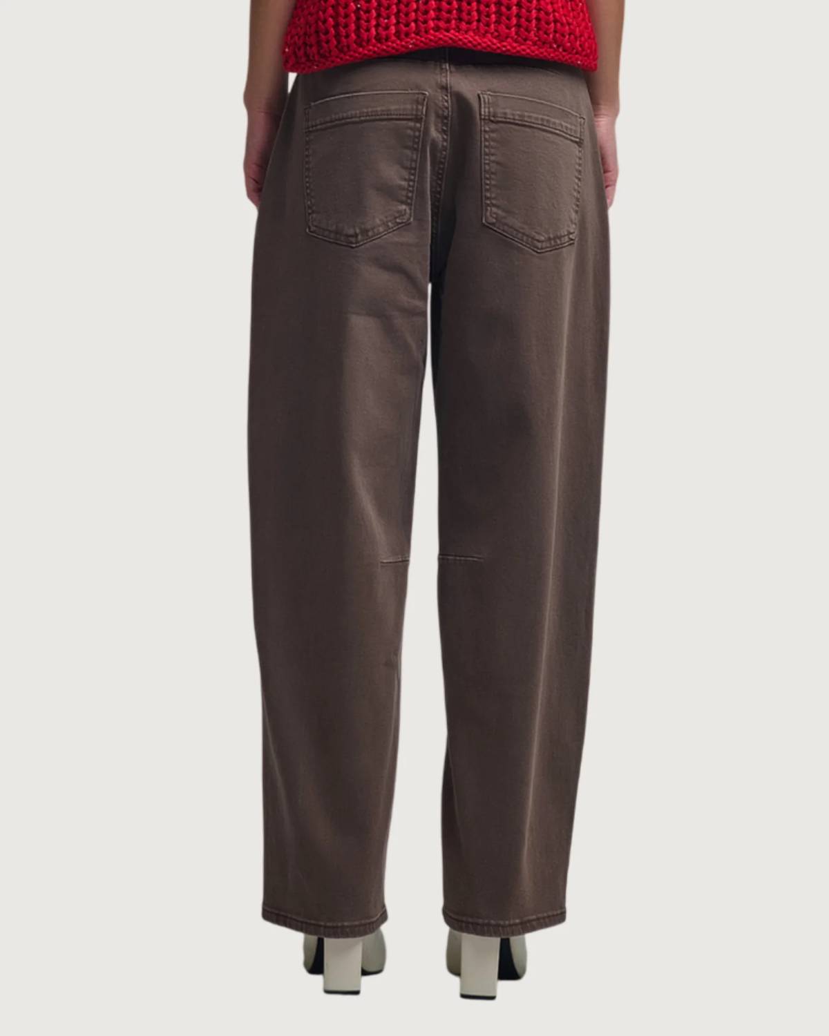 Q2 - Naomi Barrel Jean