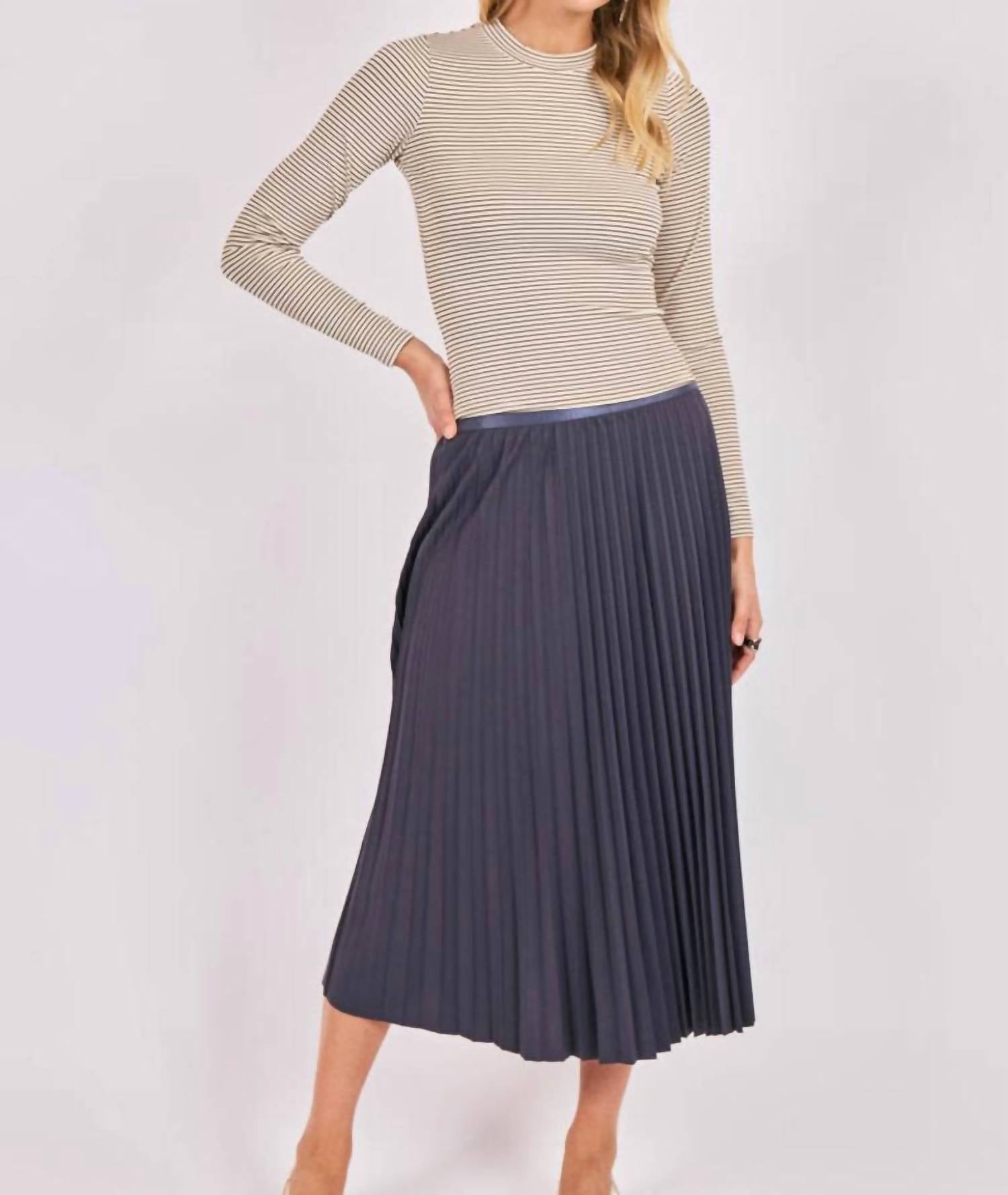 Sadie & Sage - Full Of Charm Midi Skirt
