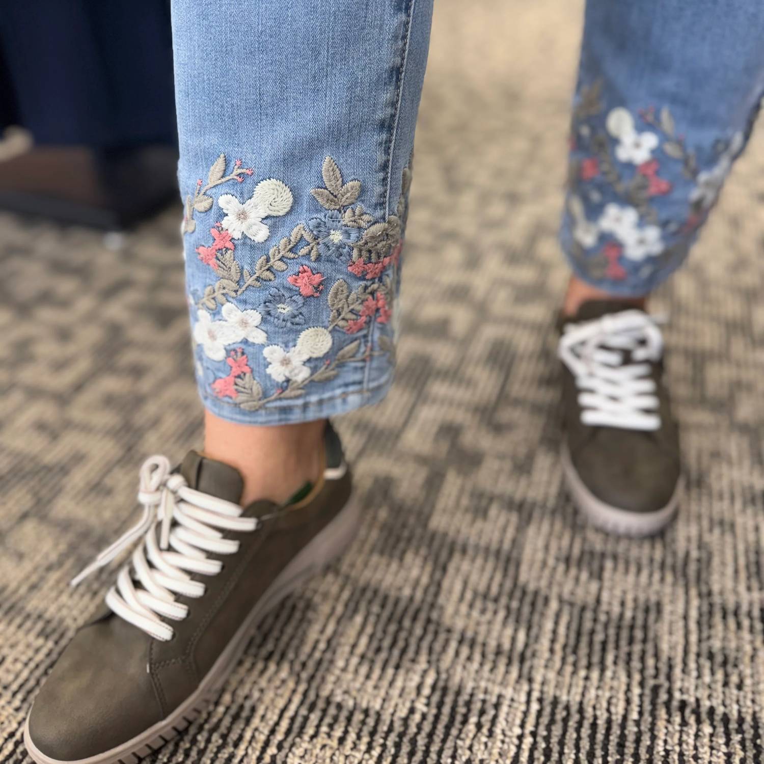 Charlie B - Cropped Slim Stretch Denim Pants With Embroidered Hem