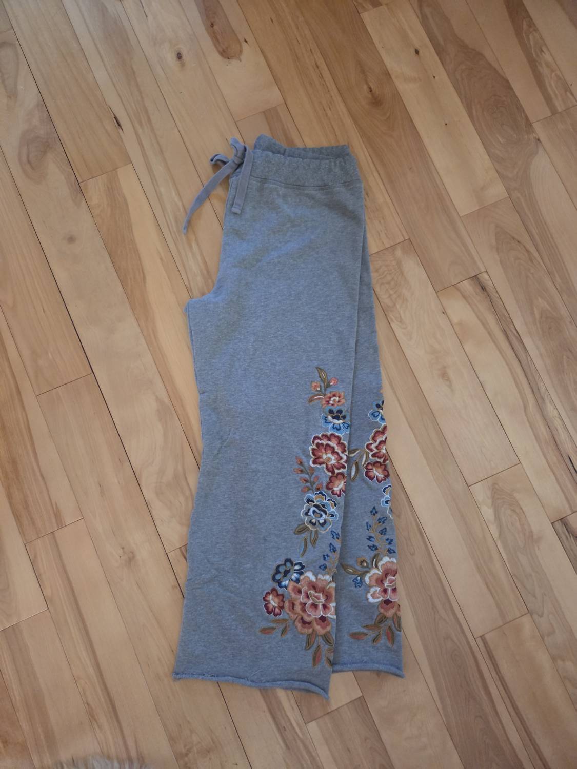 Driftwood - Women's Cropped Sweat Pants