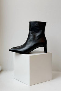 Halmanera - Women's Gil Kitten Boot