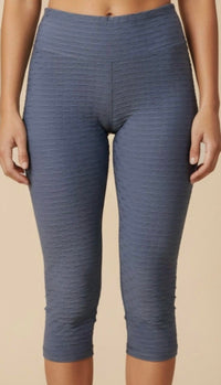 BBrazil Clothing Basket Weave Jacquard Capri Leggings in charcoal - women's pants - detail view