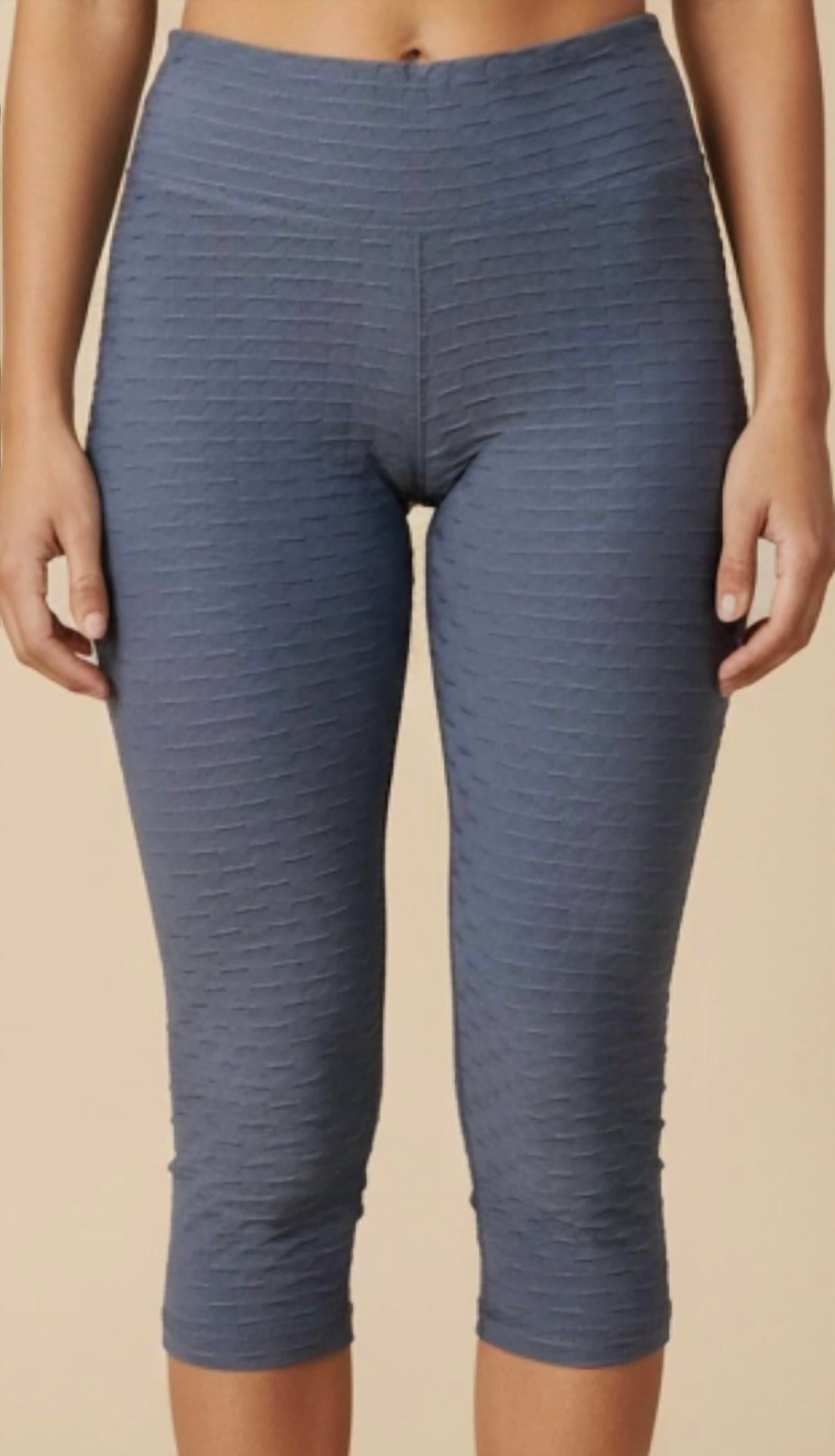 BBrazil Clothing Basket Weave Jacquard Capri Leggings in charcoal - women's pants - detail view