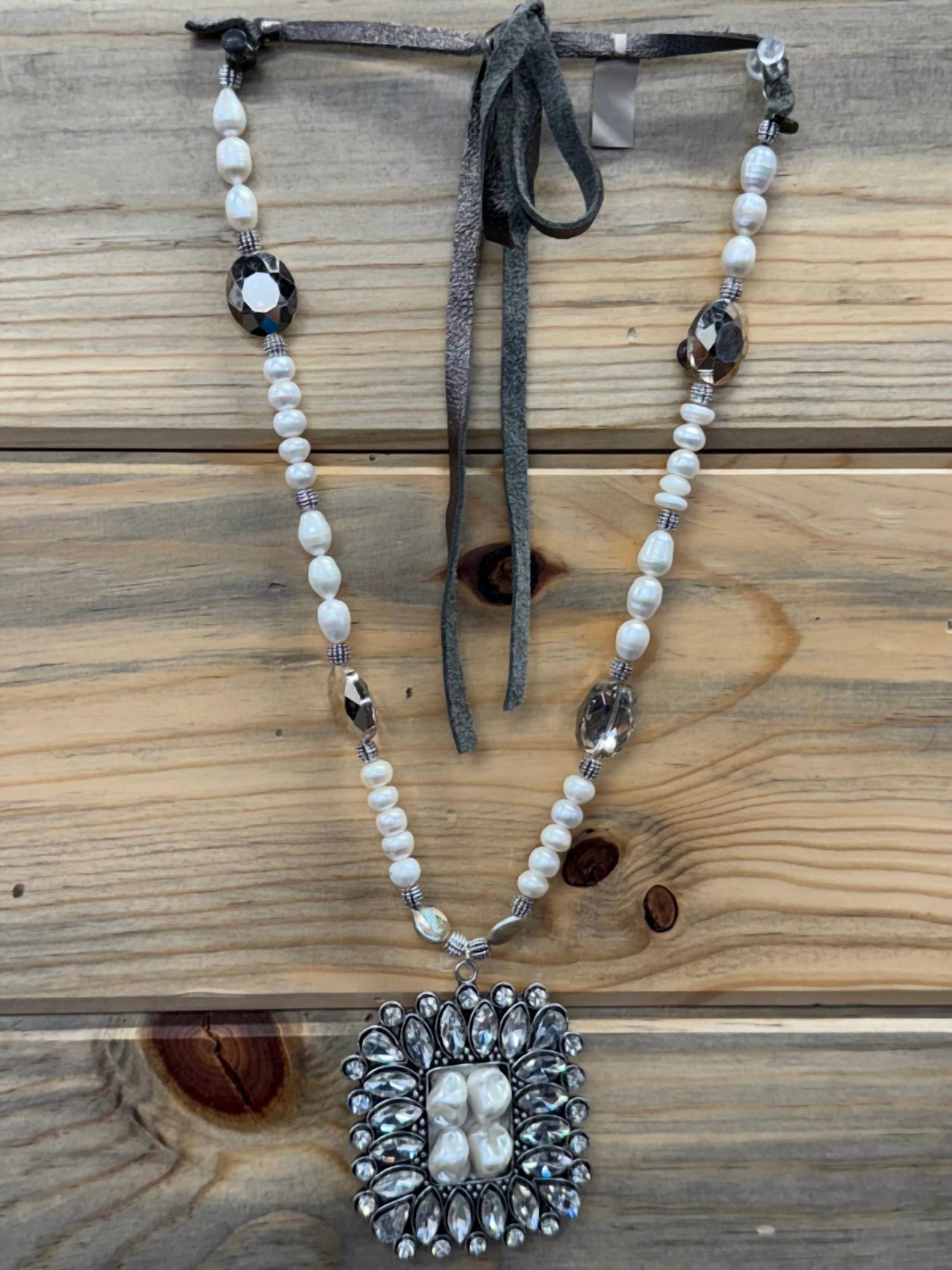 A Rare Bird - Women's Clear Flower Necklace