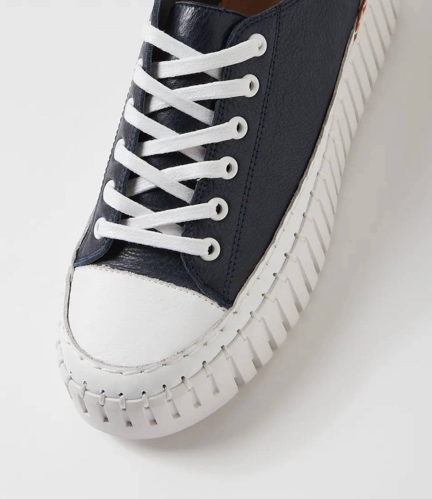 Django & Juliette - Women's Baselo Platform Sneaker