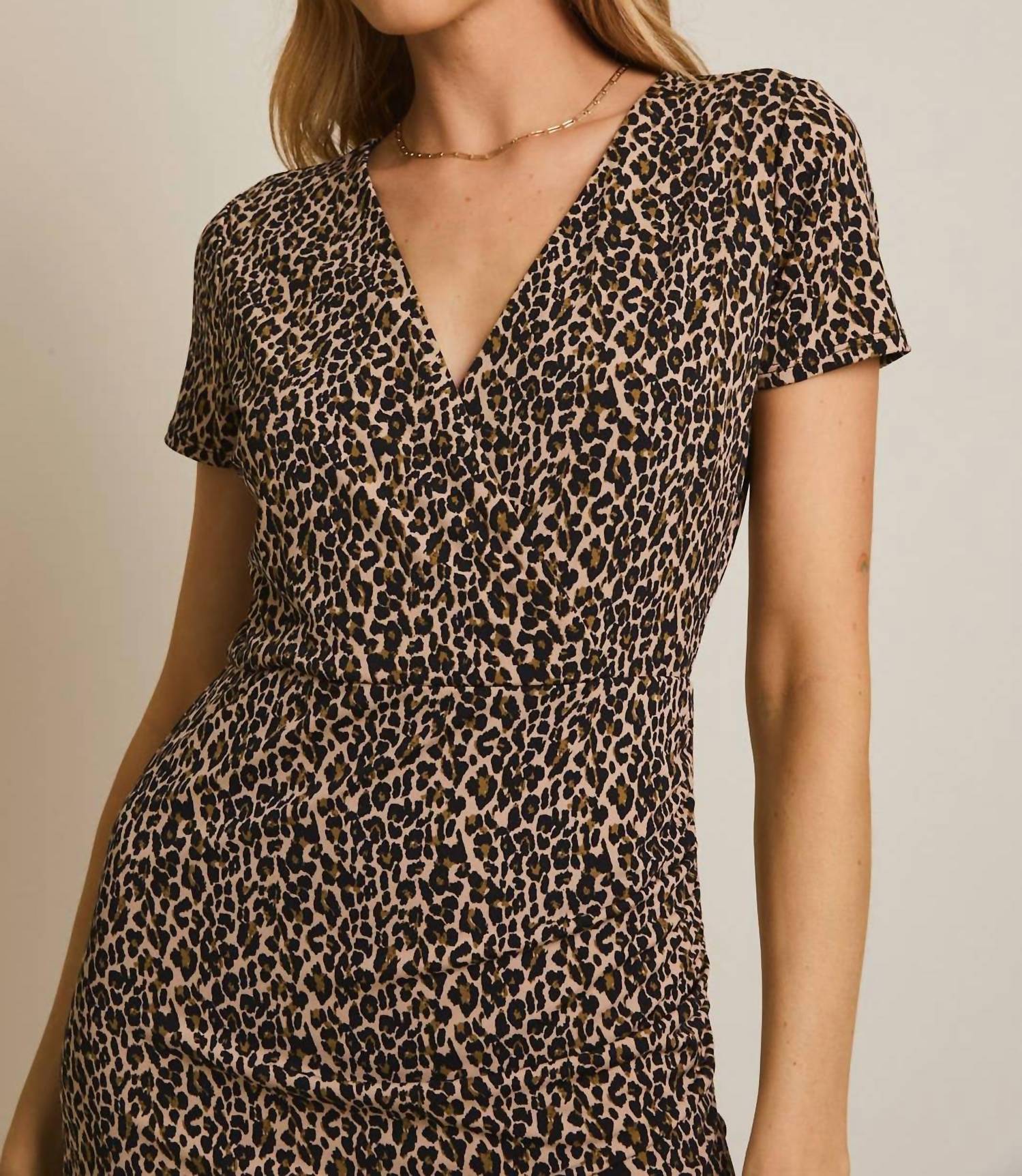 Gilli - Sammie Surplice Ruched Leopard Mini Dress