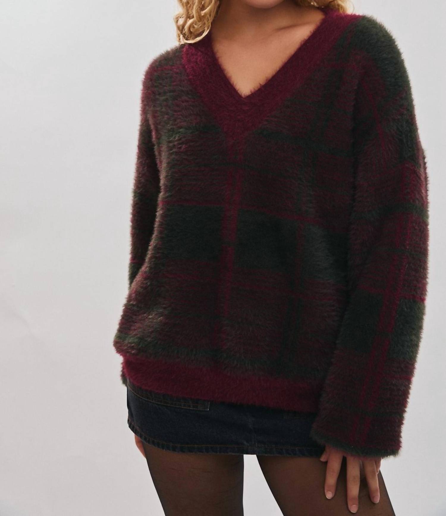 Le Lis - Luna V-neck Sweater