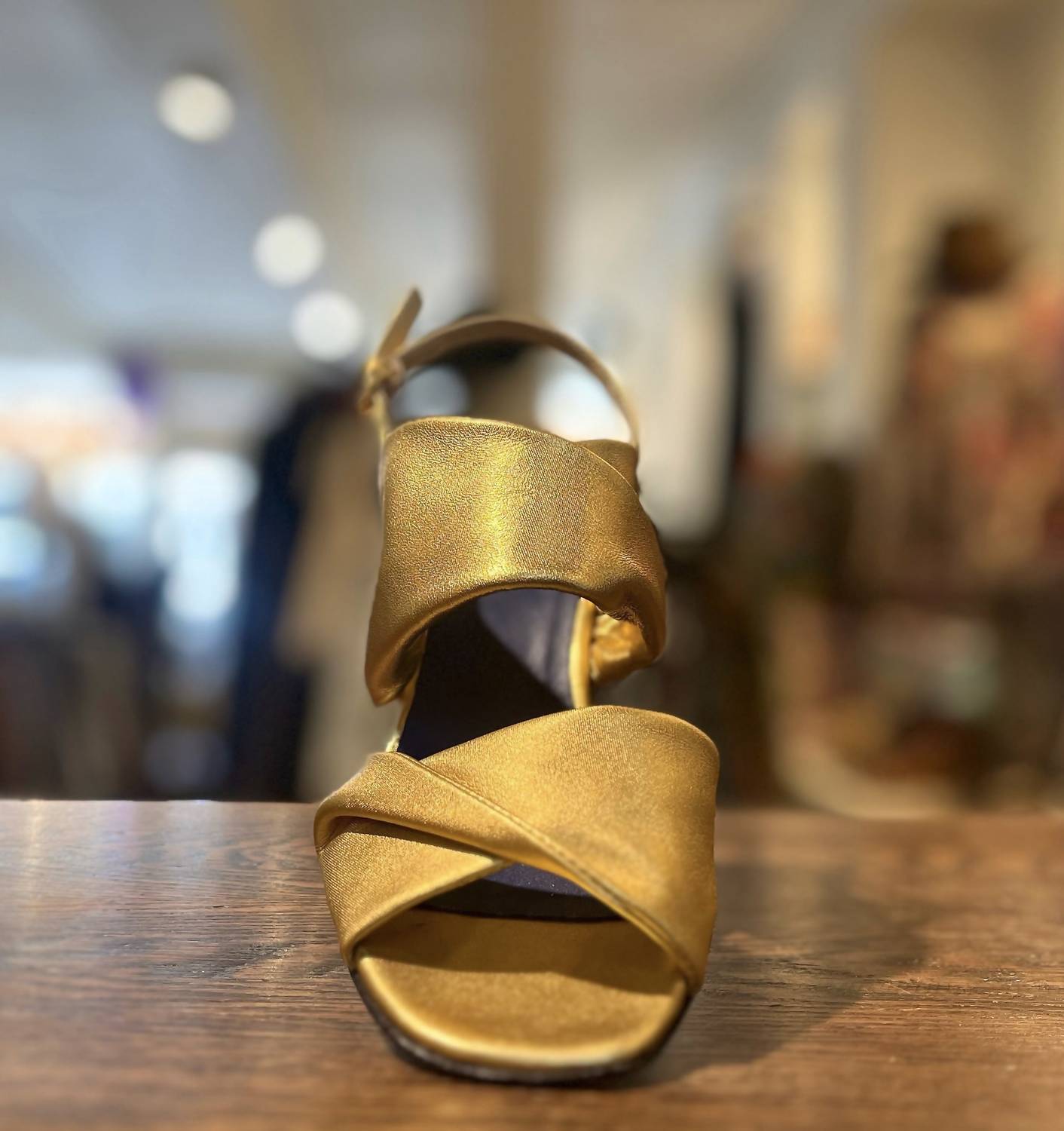 Amalfi By Rangoni - TIRANA TWISTED 2BAND SANDAL - MEDIUM WIDTH