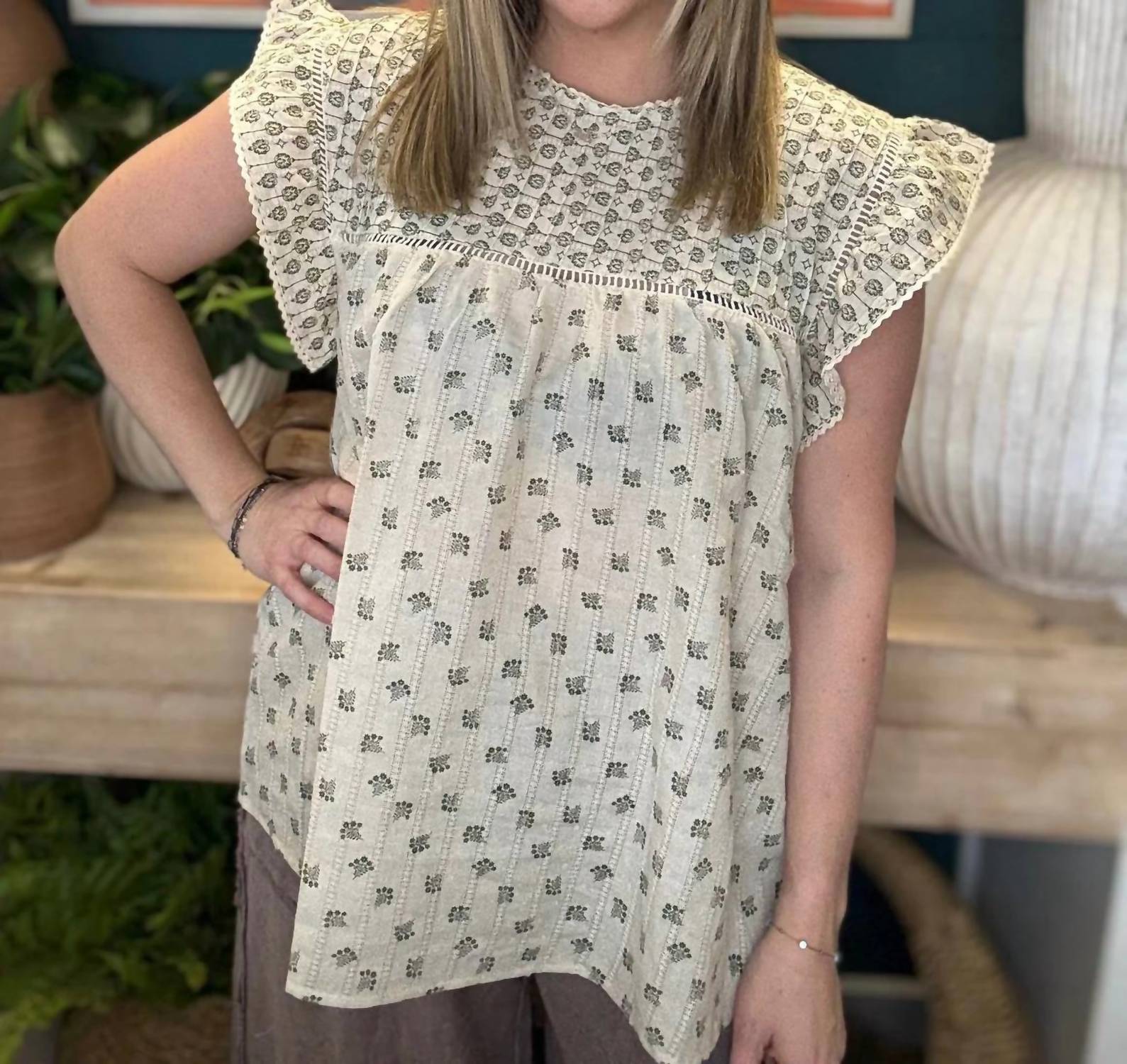 Easel - Floral Flutter Sleeve Blouse
