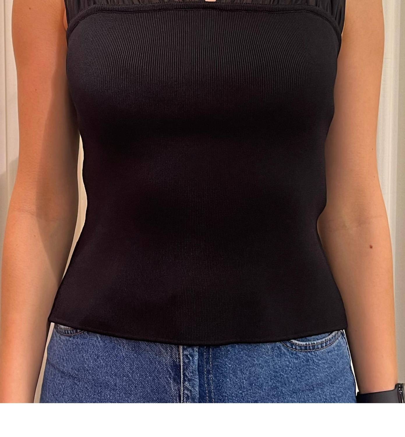 EXQUISE Alvin K. Sleeveless V-neck Blouse in black - women's blouse