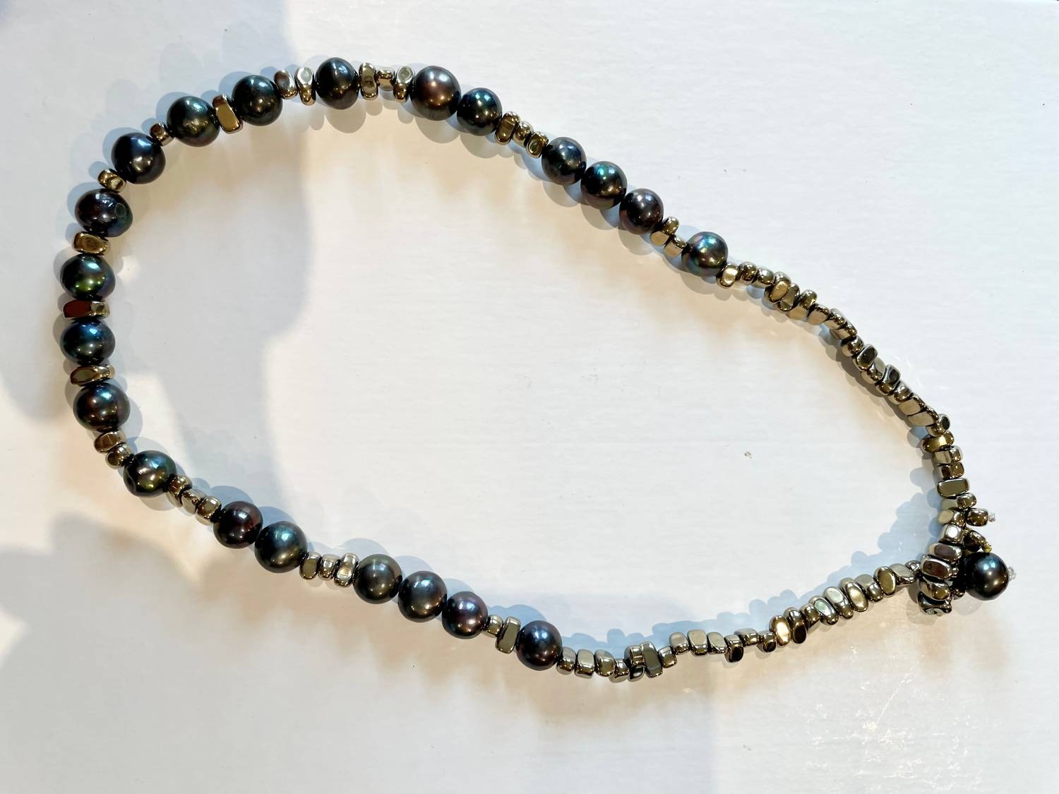 Mela Jewellery - Women's V Lupi Peacock Pearl Necklace
