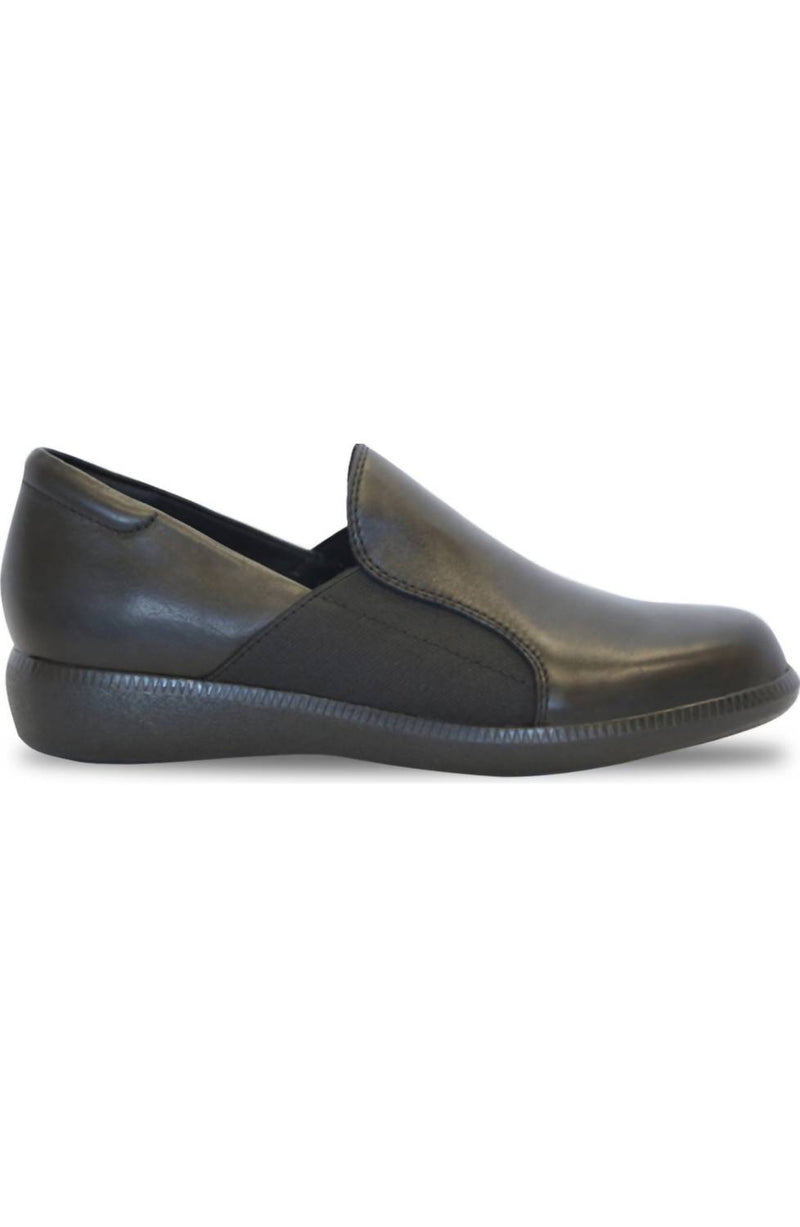 Munro Clay Black Leather Slip-On (Women) Black LEA / 6.5 / W