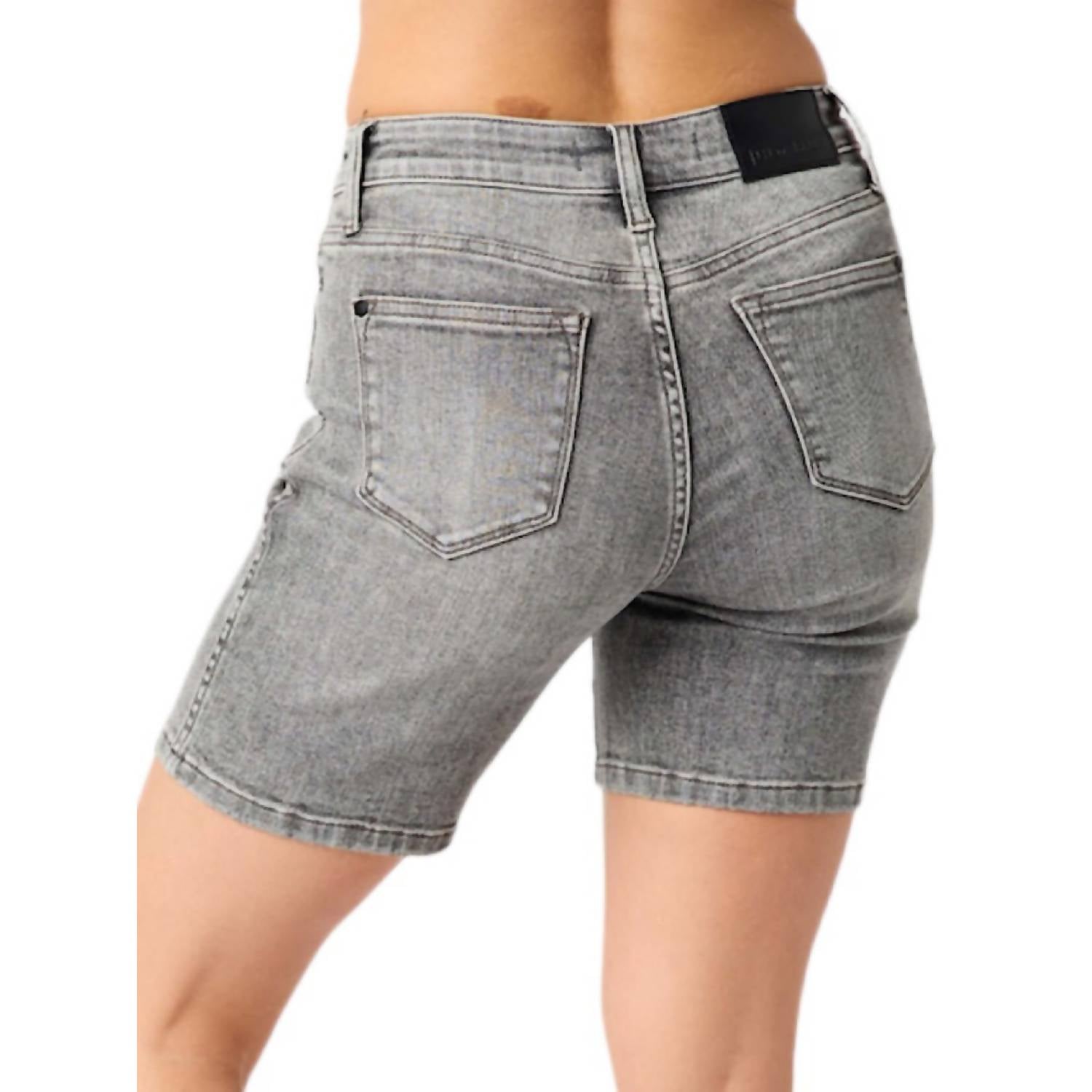 Judy Blue - Mid Rise Contrast Wash Bermuda Shorts