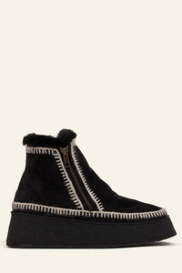 Laidback London Women's Setsu Platform Suede Ankle Boot in black natural - women's shoe