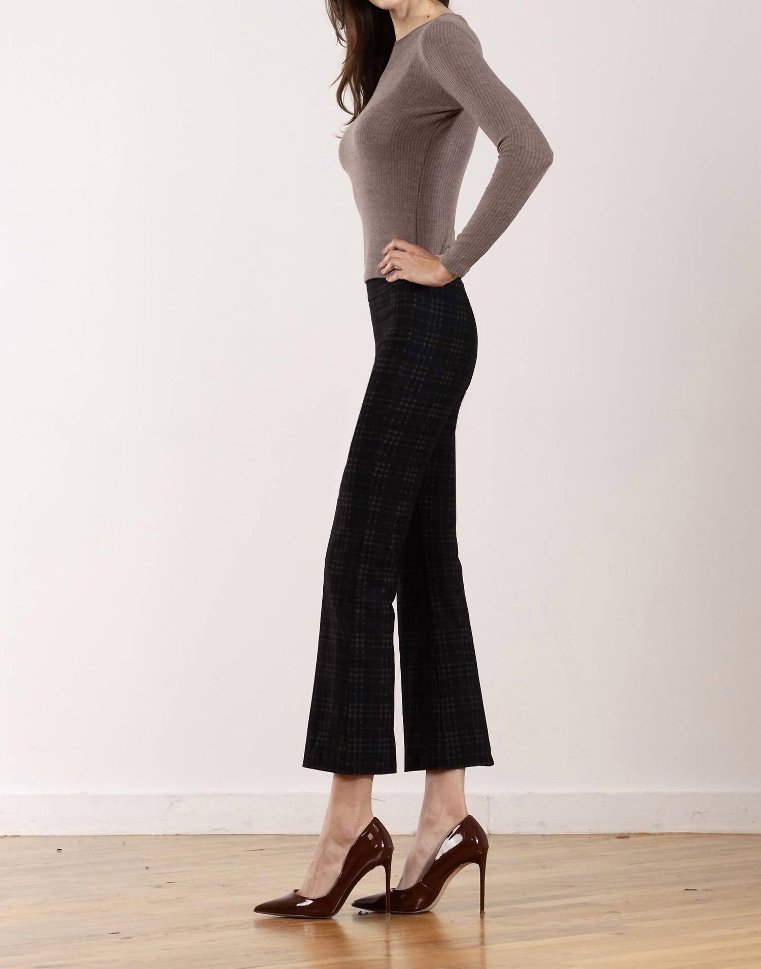 Avenue Montaigne Smoky Leo Cropped Flare Cut Pants - women's pants - detail view