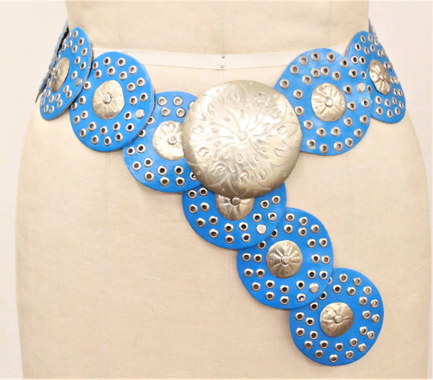 Dairi - Women's Medallion Metallic Leather Belt