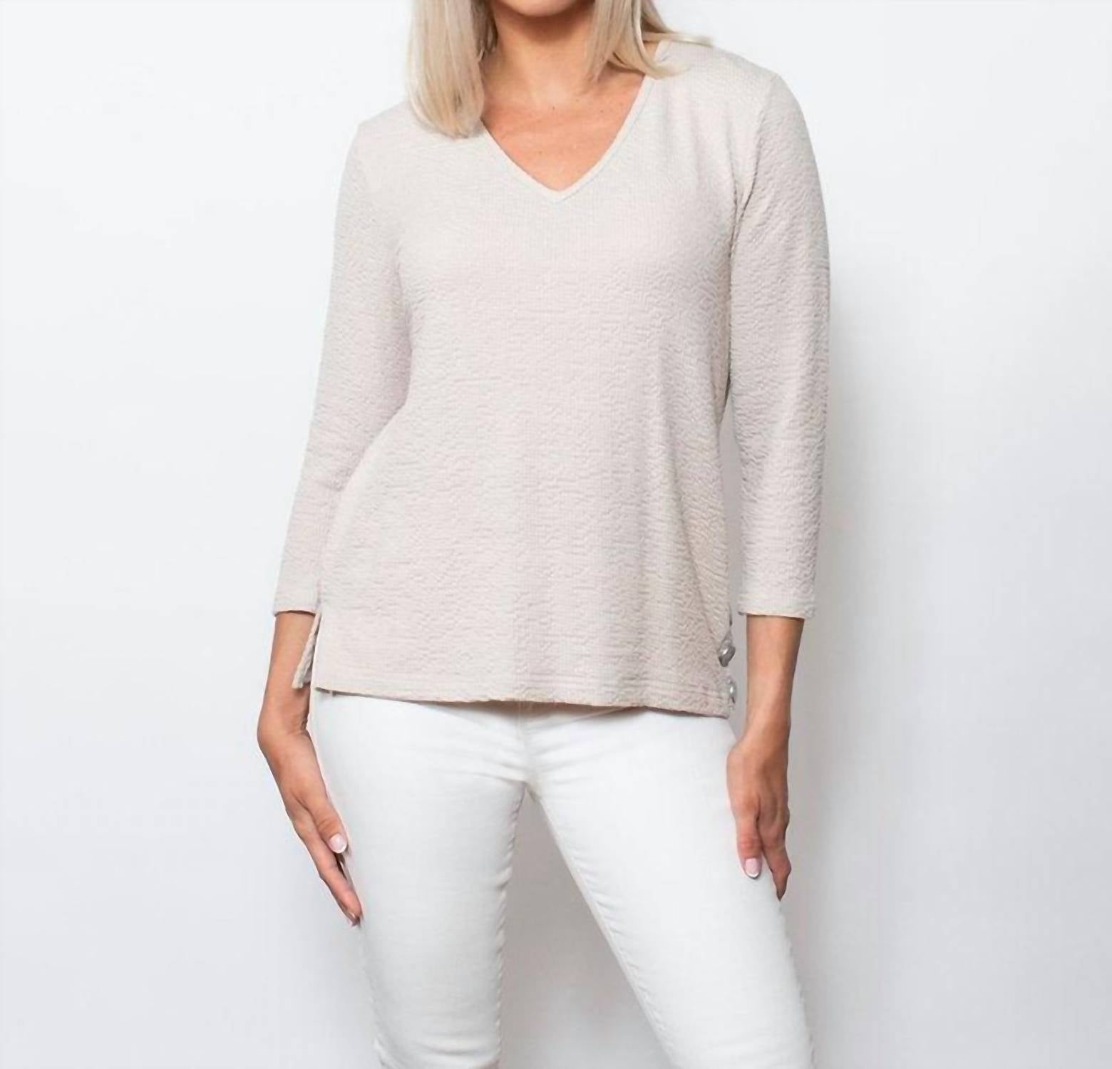 Sno Skins - Seersucker Knit V-neck Top