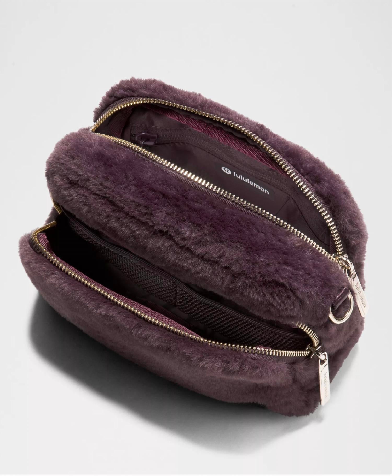 Lululemon - Everywhere Crossbody Bag 2L Plush Fleece