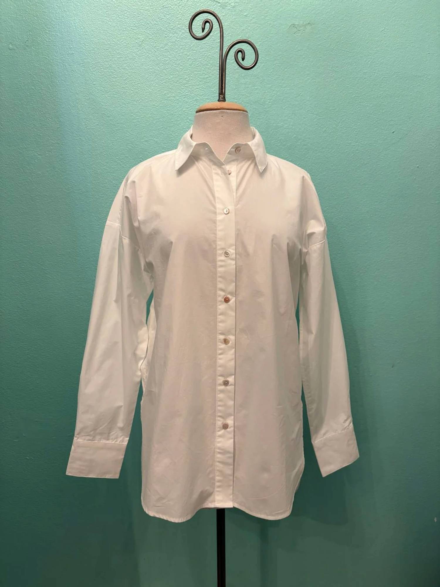 Mododoc - Women's Classic Oversize Shirt