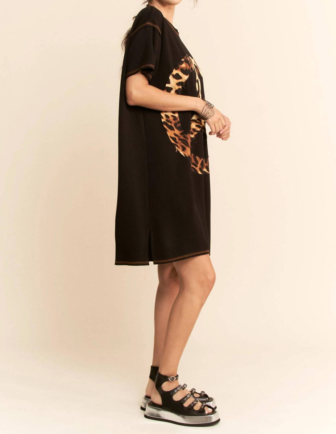 Davi & Dani - Animal Peace Symbol Short Sleeve Knit Dress