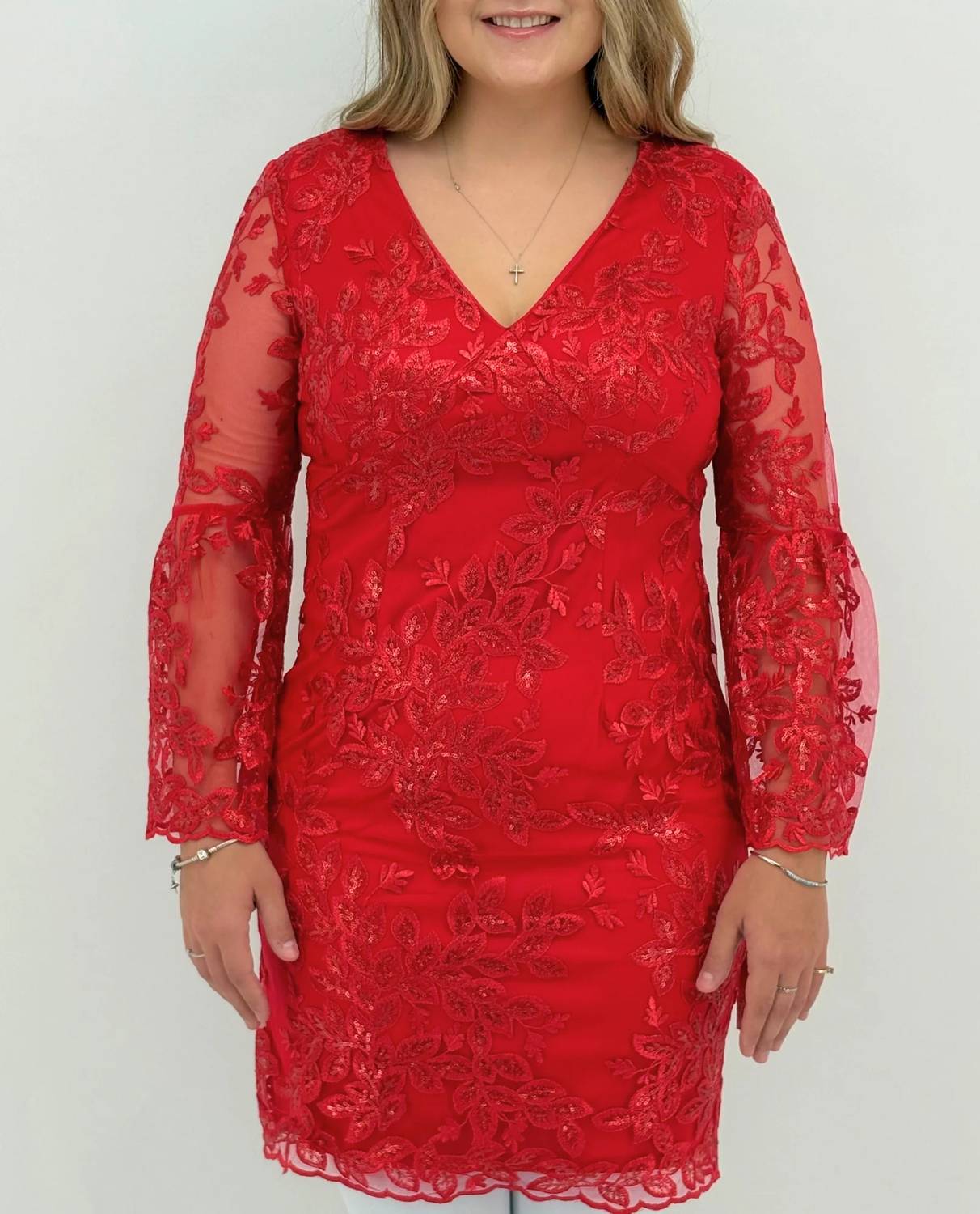 Emma Street - Sort Lace V-neck Gown