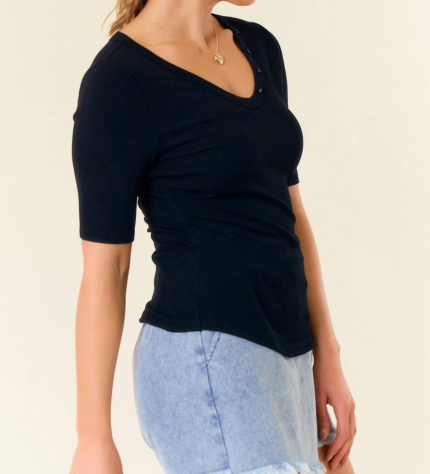 Doe And Rae - V-neck Button Trim Half Sleeve Tee