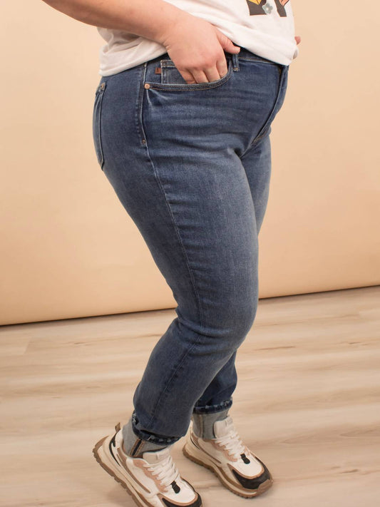 Judy Blue - Midrise Vintage Wash Cuffed Boyfriend Jean