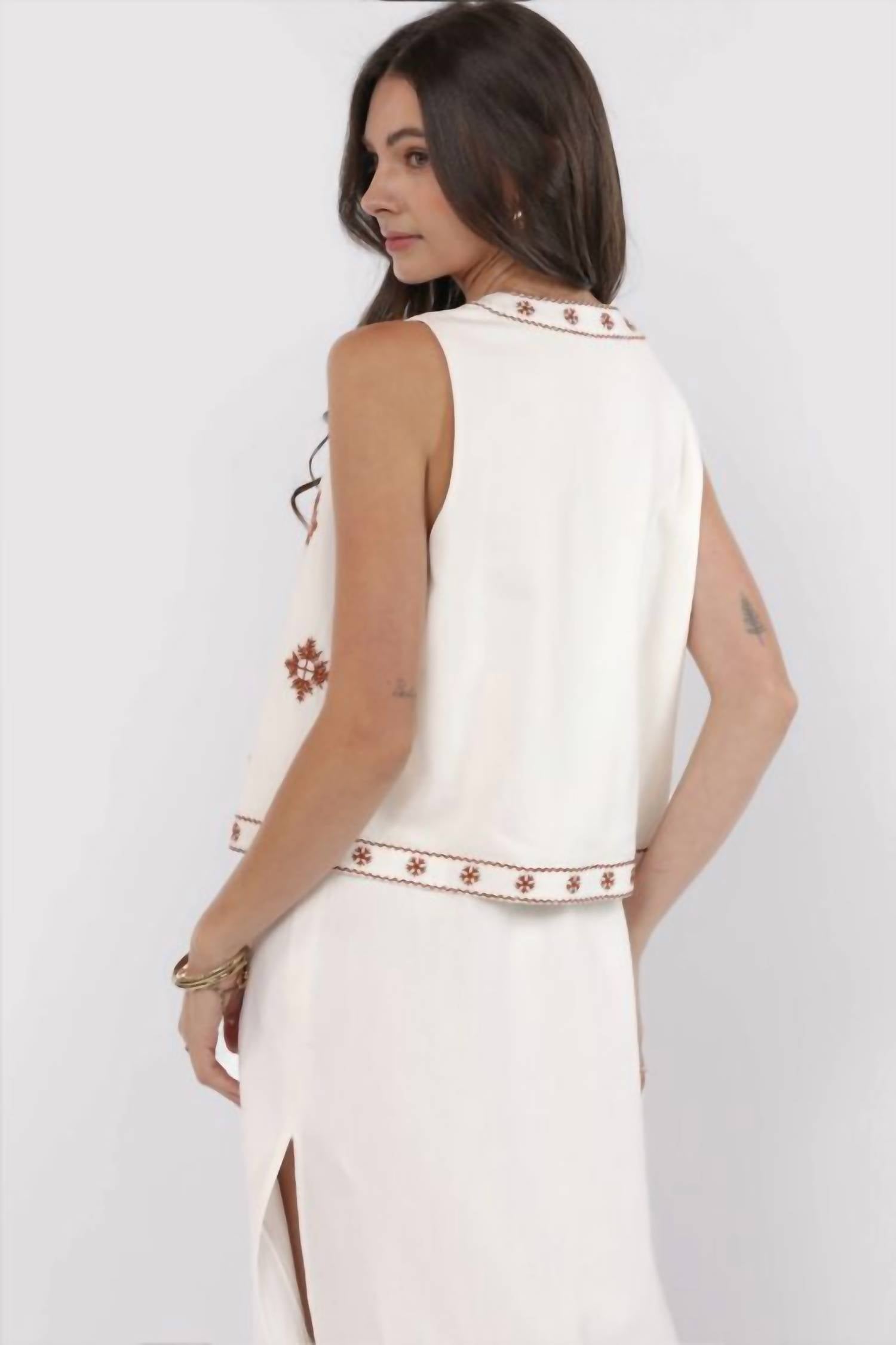Sadie & Sage - Warm Horizon Embroidered Vest