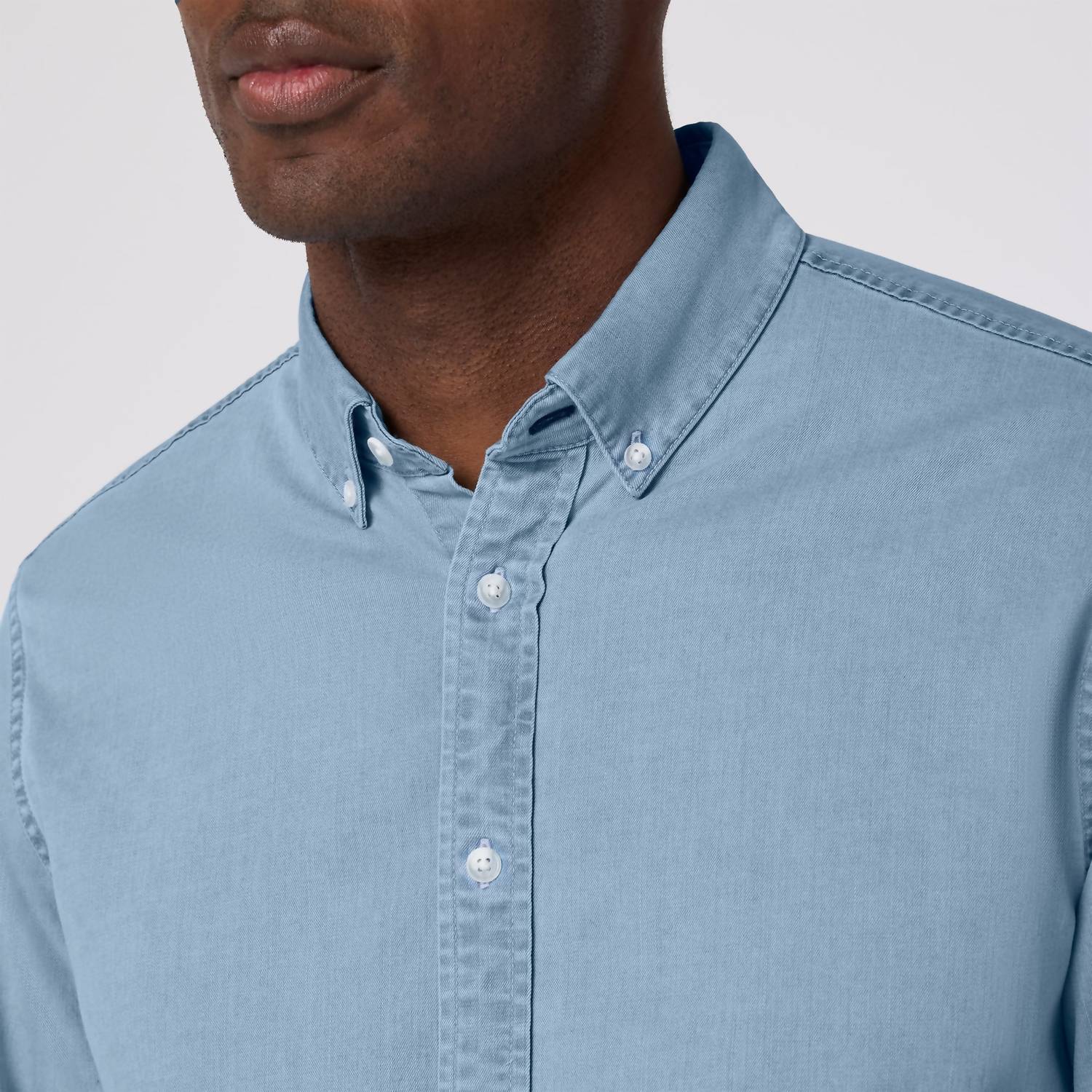 Mizzen + Main Nash Chambray Long Sleeve No Tuck Dress Shirt in light wash - men's shirt - view 4