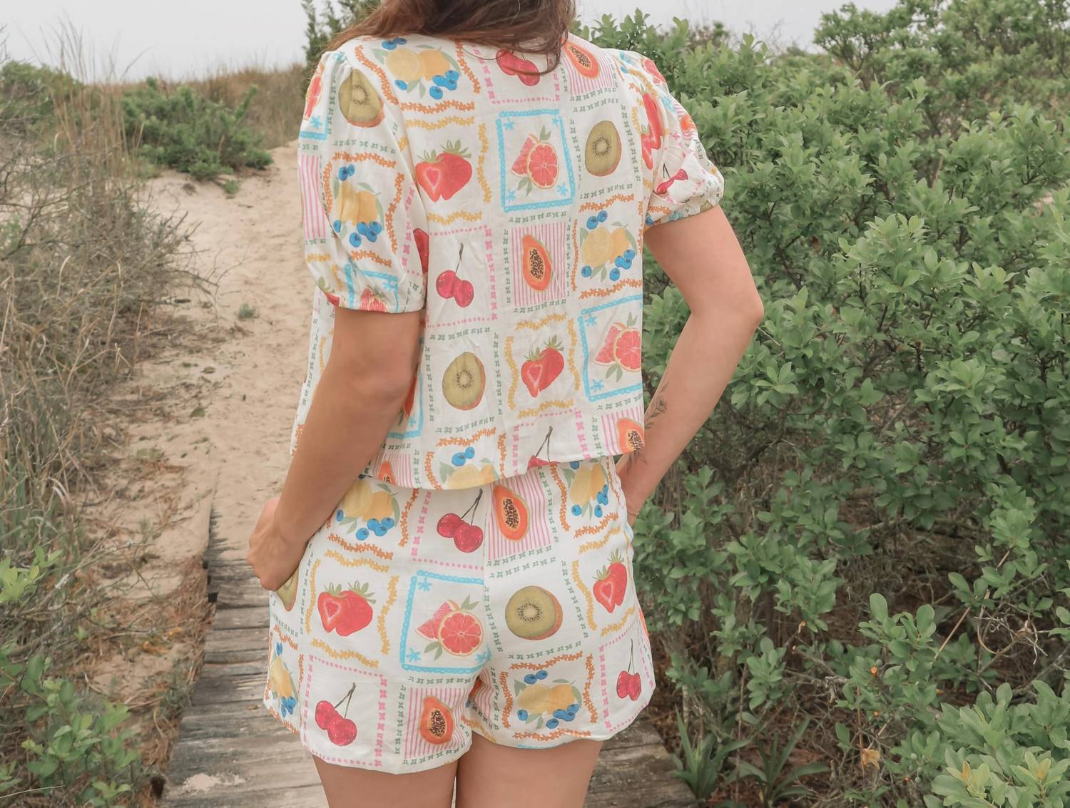 Ee:Some - Short Sleeves Slight Puff Top