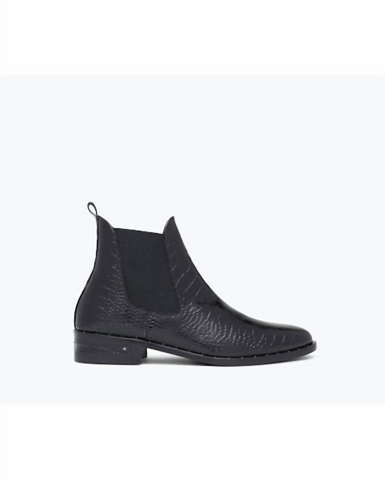 Freda Salvador - Women's Sleek Chelsea Ankle Boot