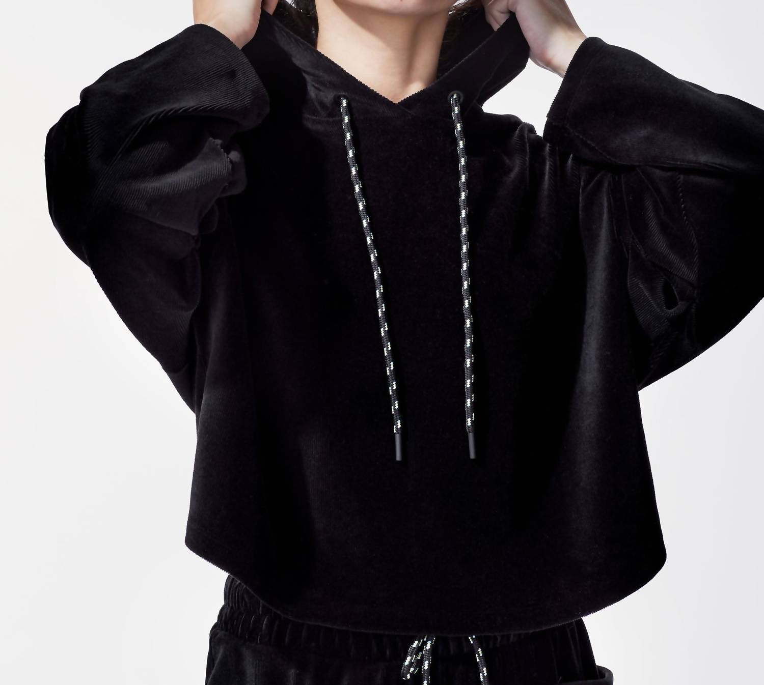 Michi - Hygge Ribbed Crop Hoodie