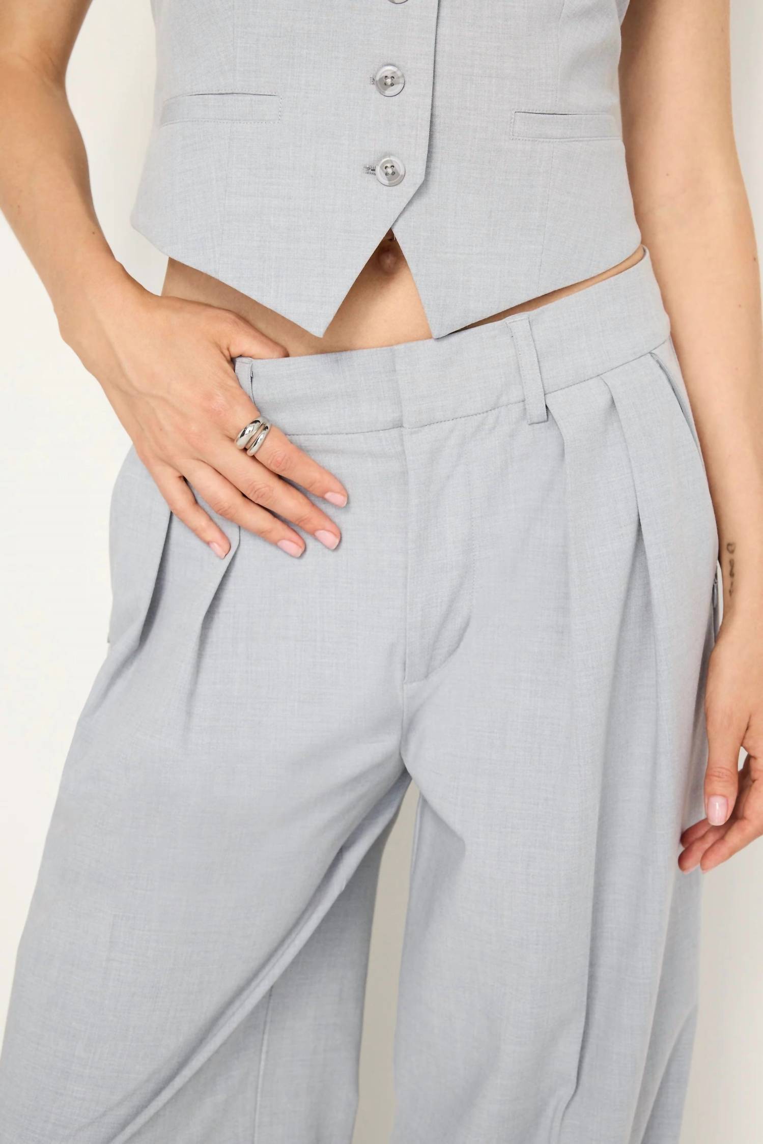 Good American - Essential Suiting Pleated Trousers