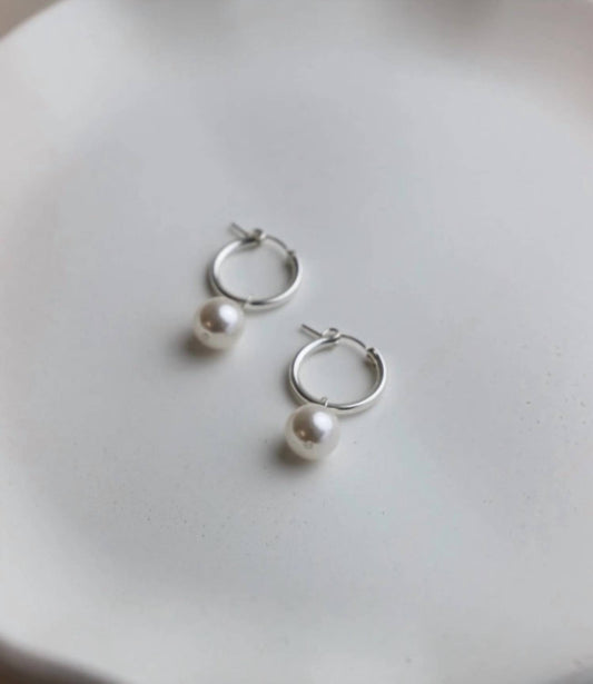 Katie Waltman - Women's Audrey Pearl Hoop Earrings