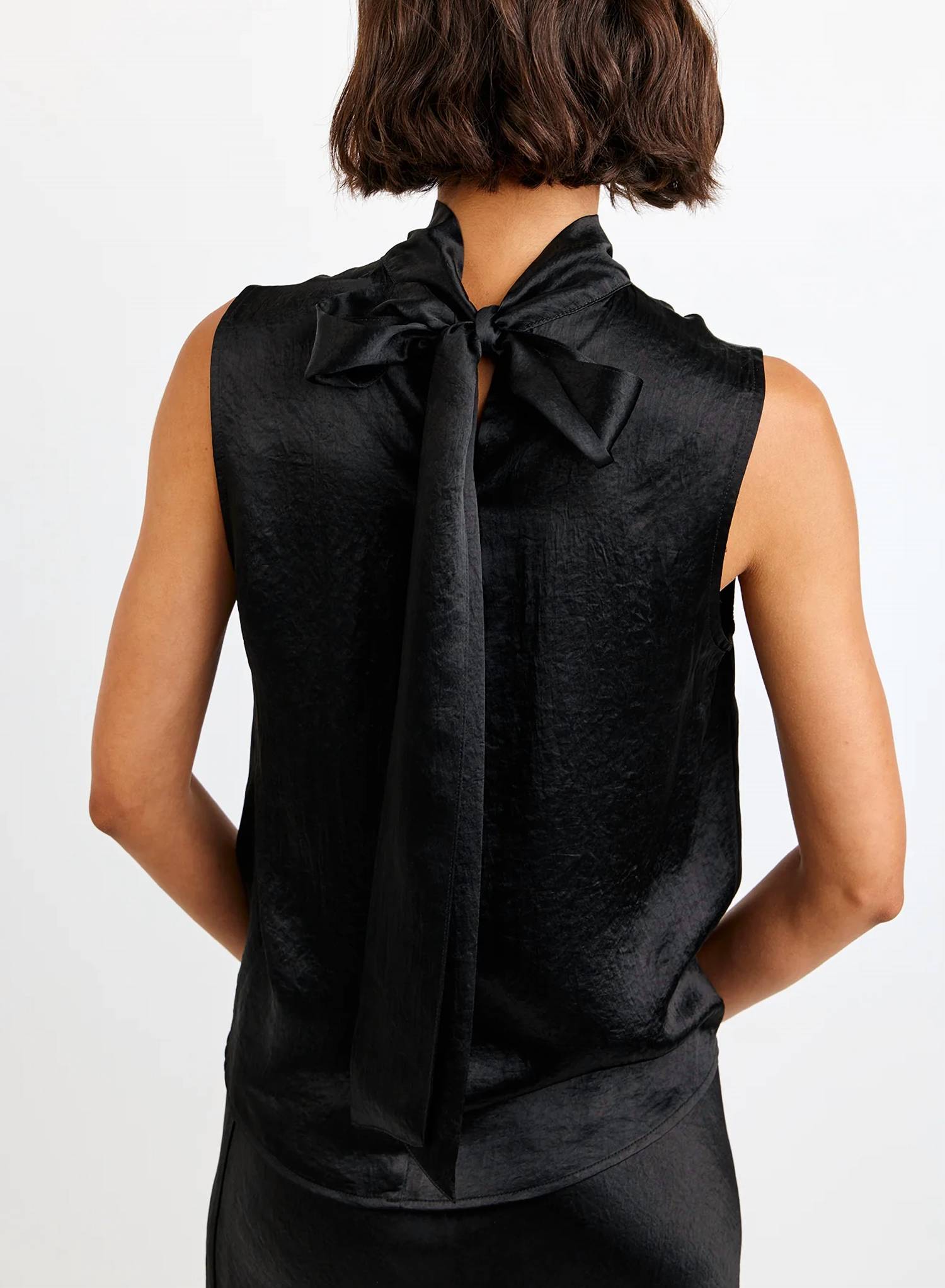 Bella Dahl - Sleeveless Scarf Neck Blouse
