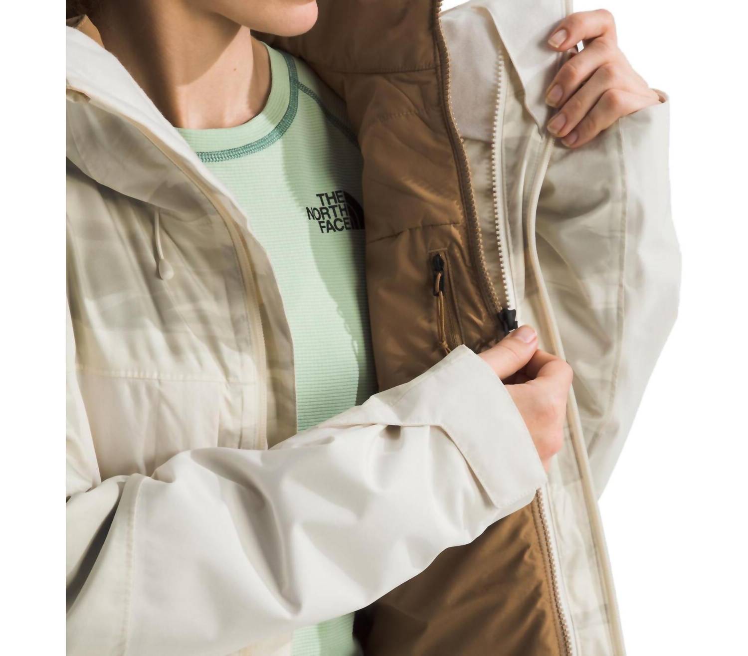 THE NORTH FACE THERMOBALL Snow Triclimate Jacket in white dune edge - women's jacket - detail view