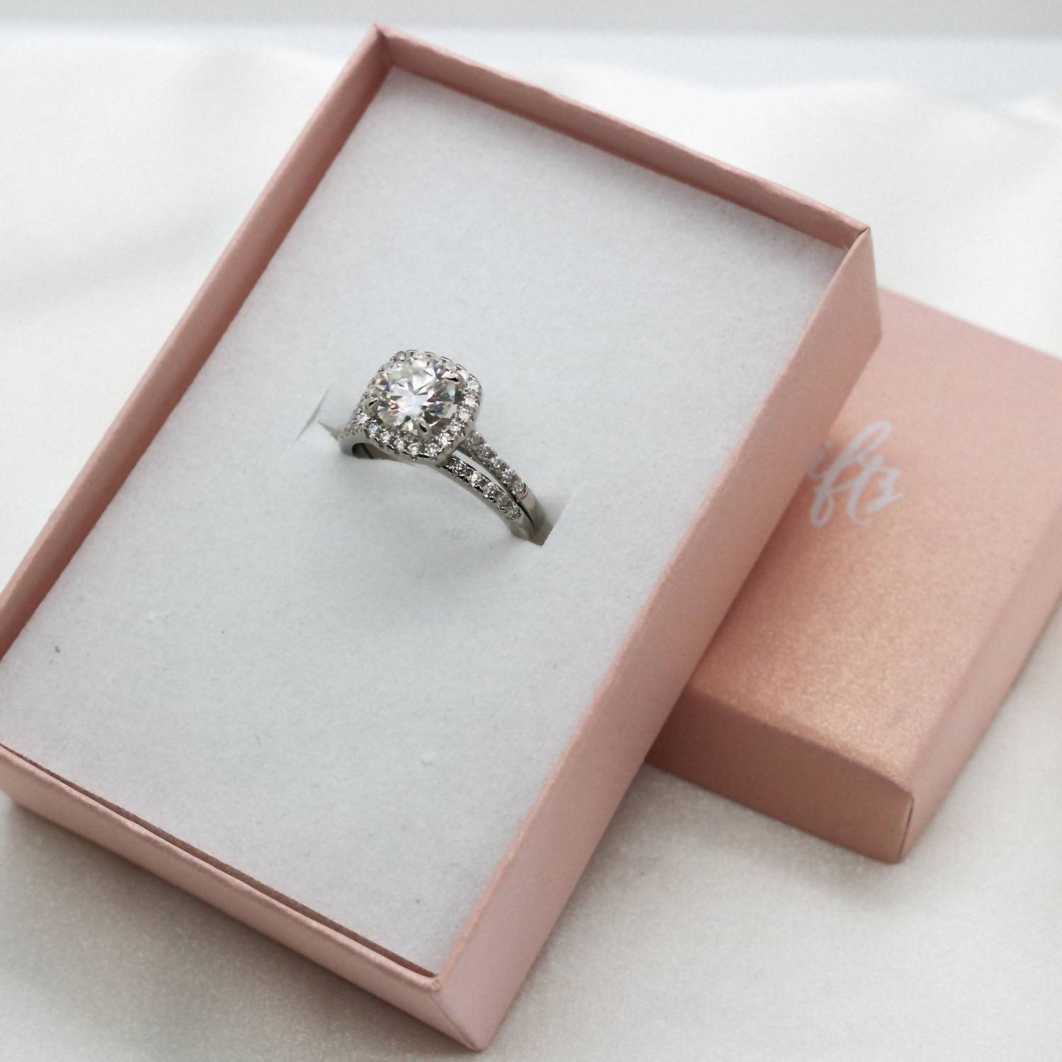 Allyanna Gifts - Women's Moissanite Wedding Ring Set