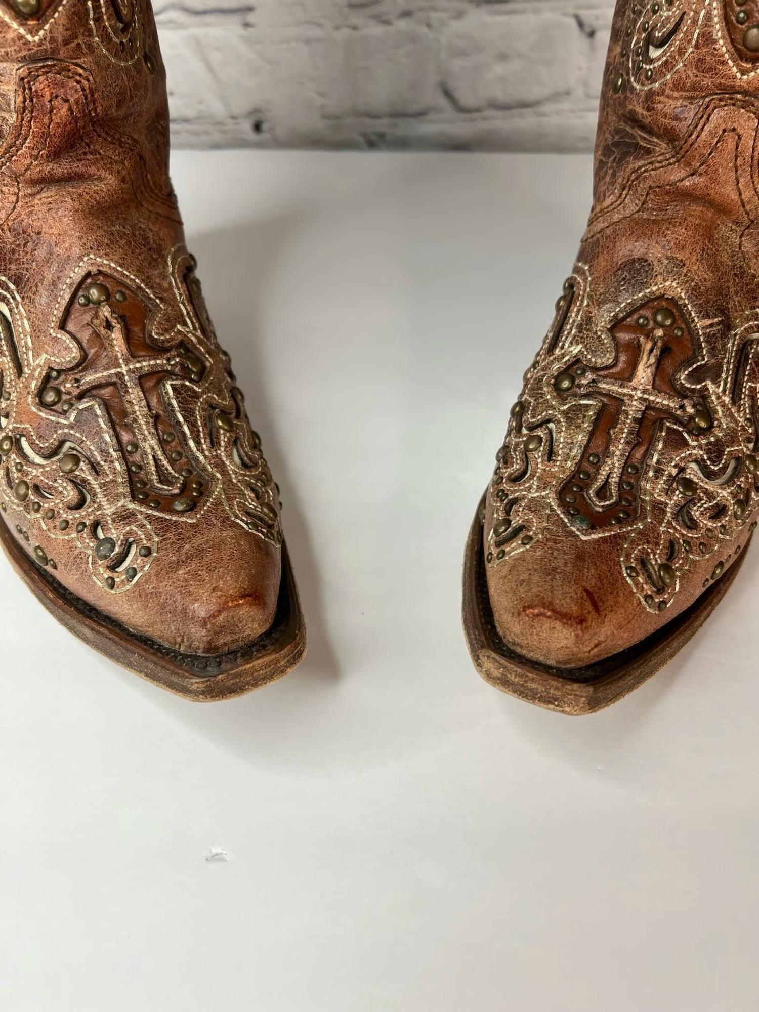 Corral - Women's Inlay Cross And Studs Cowgirl Boots