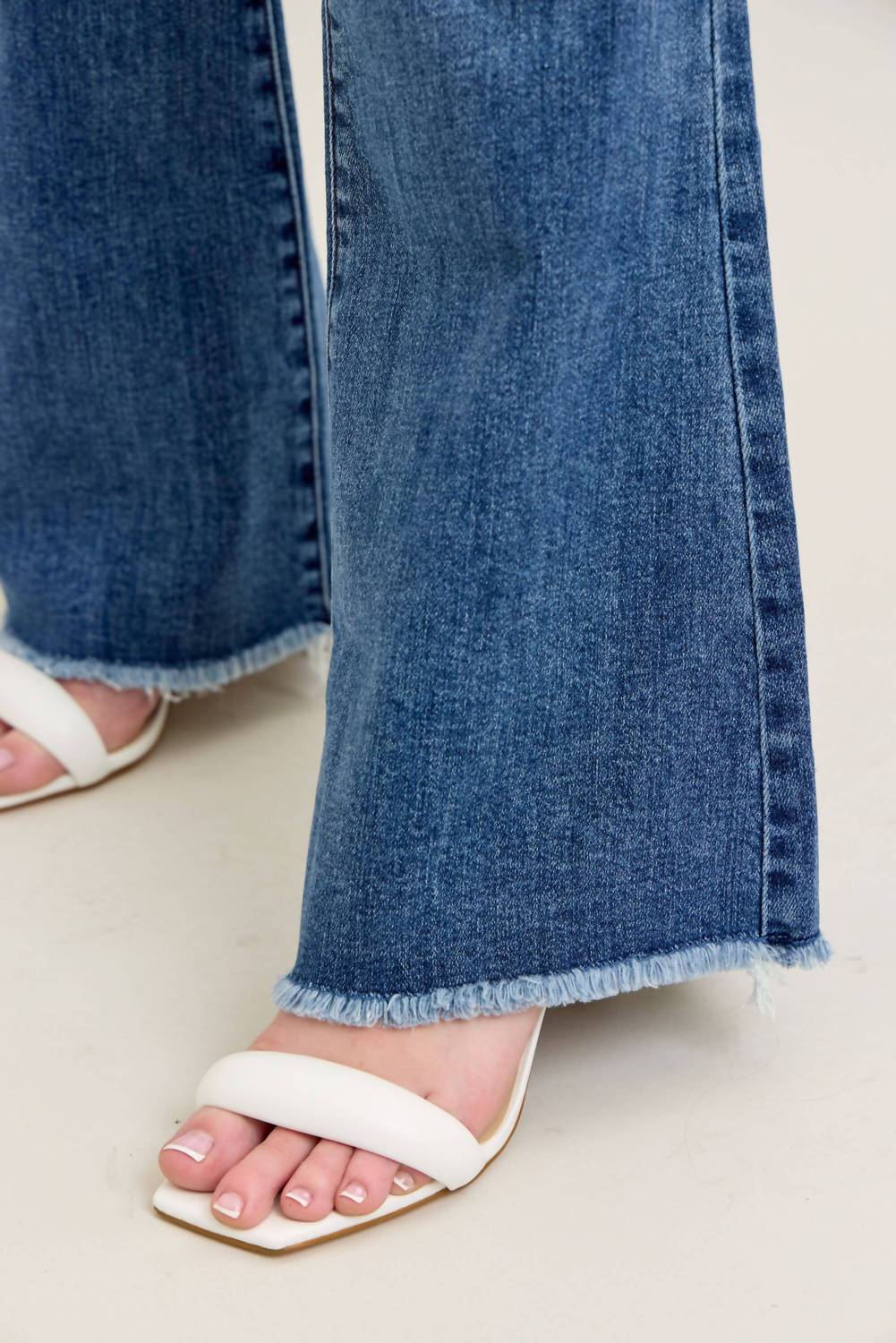 Judy Blue - Mid Rise Vintage Wash Flare Jeans With Distressed And Fray Hem