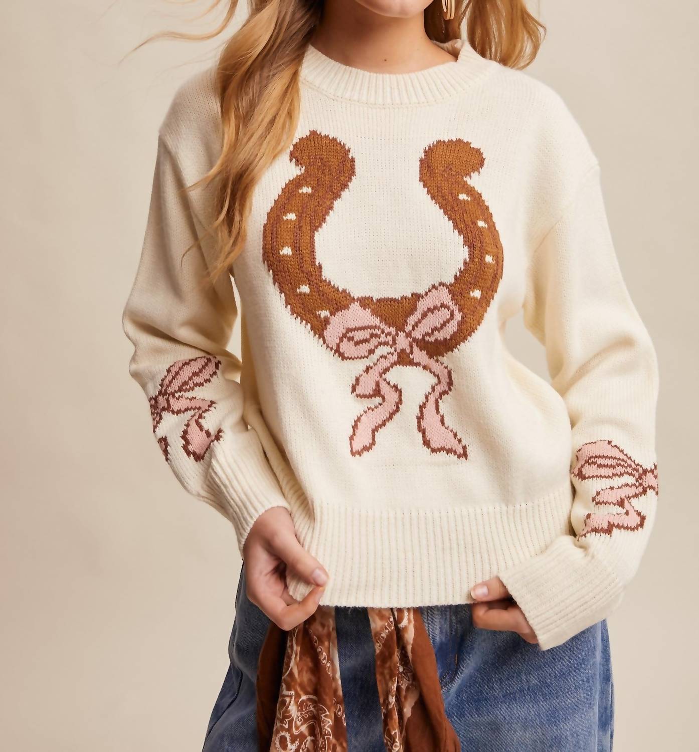 Listicle - Horseshoe Bow Graphic Sweater