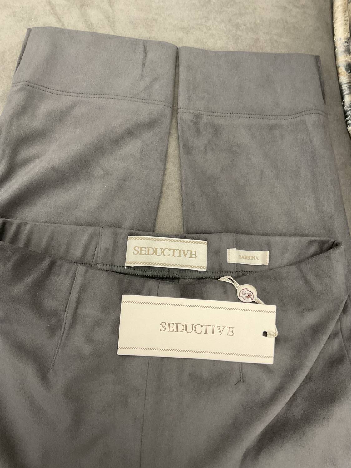 Seductive - GREY TAPERED SABRINA VELOUR PANT