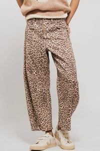 Urban Daizy - Leopard Print Barrel Jeans