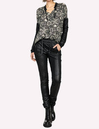 Beate Heymann Classic Straight Jogger in black - women's pants - detail view